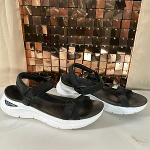 Skechers Arch Fit Black White Strap Sandal with Cushion Size 9